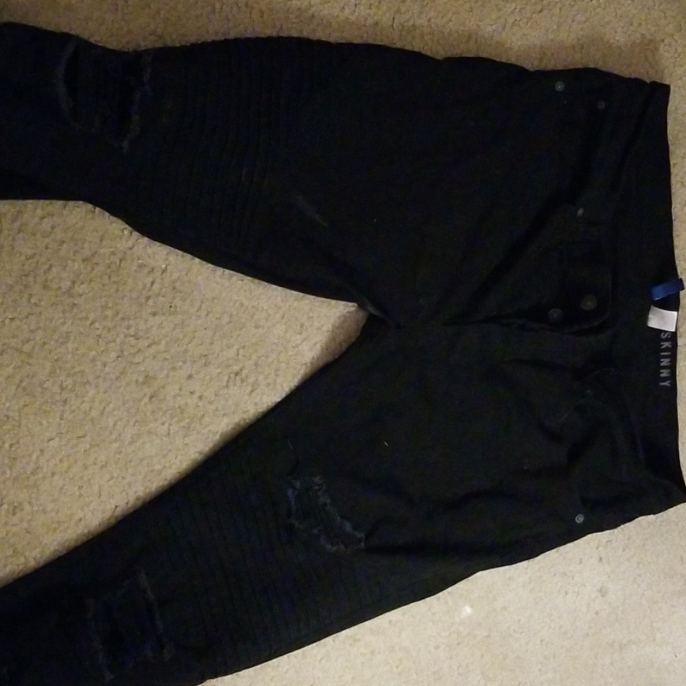 Skinny ripped Black Jeans